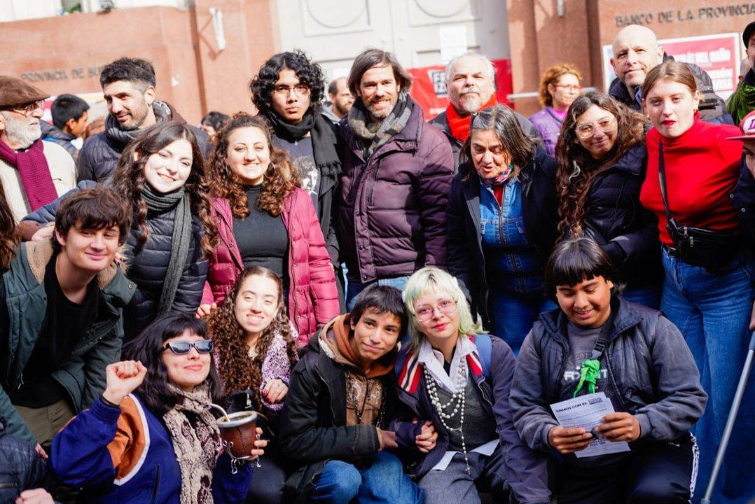 Del Cantildeo recorrioacute Lanuacutes y lanzoacute la campantildea del Frente de Izquierda en Avellaneda