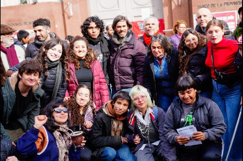 Del Cantildeo recorrioacute Lanuacutes y lanzoacute la campantildea del Frente de Izquierda en Avellaneda