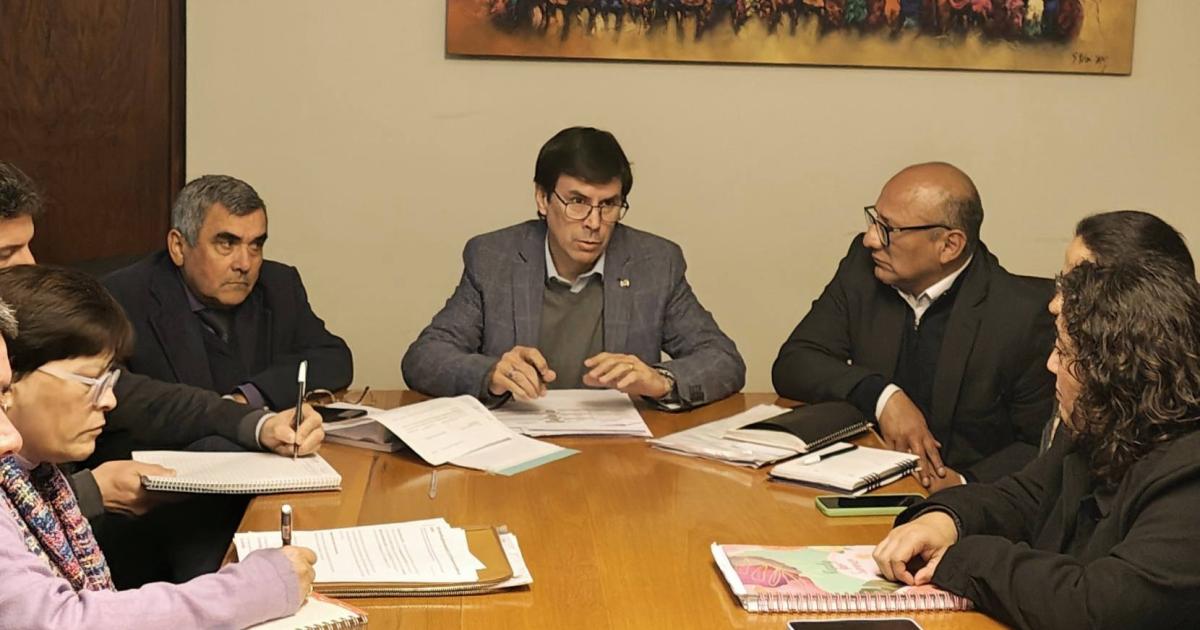 Docencia- ofrecen suba del 15-en-porciento- en el baacutesico y un 10-en-porciento- del FONID