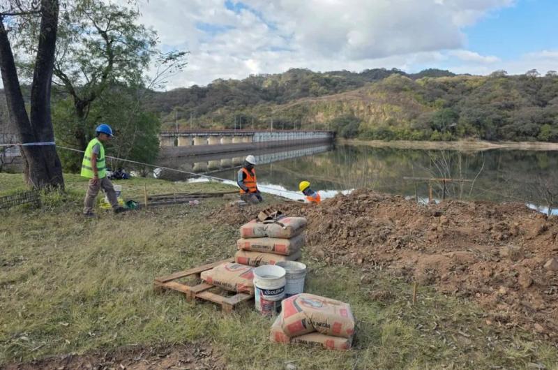 En el dique Los Alisos construyen un mirador para ceremonias de matrimonio al aire libre