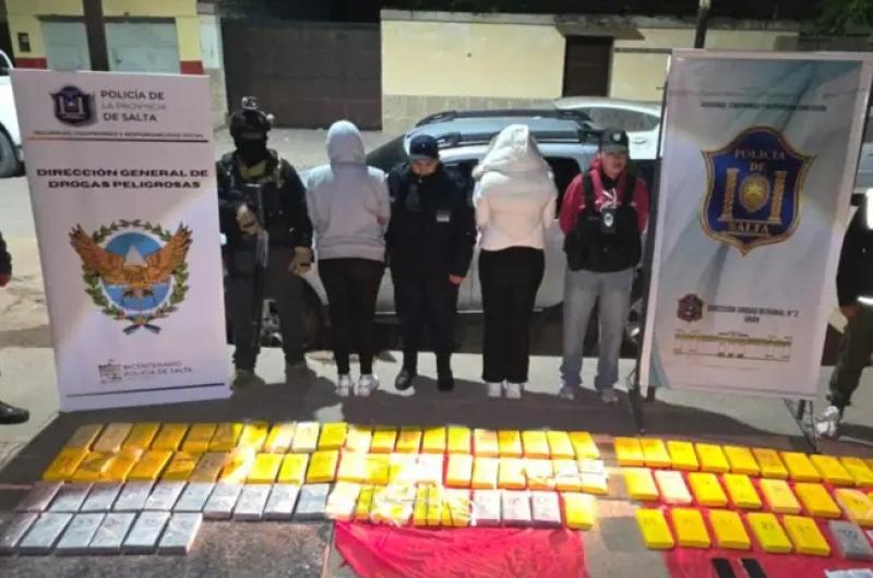 Una ledesmense dijo que la atacaron a tiros pero le hallaron 90 kilos de cocaiacutena
