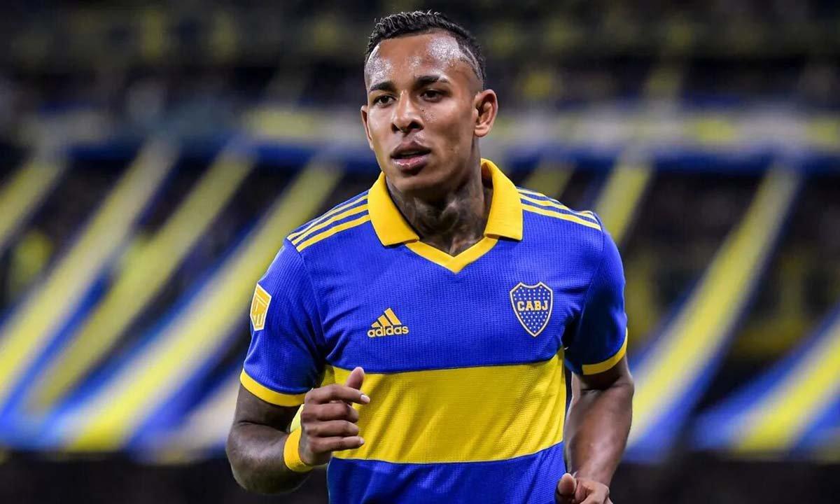 Otro dolor de cabeza para Juan Romaacuten Riquelme y Boca- la millonaria demanda de Sebastiaacuten Villa