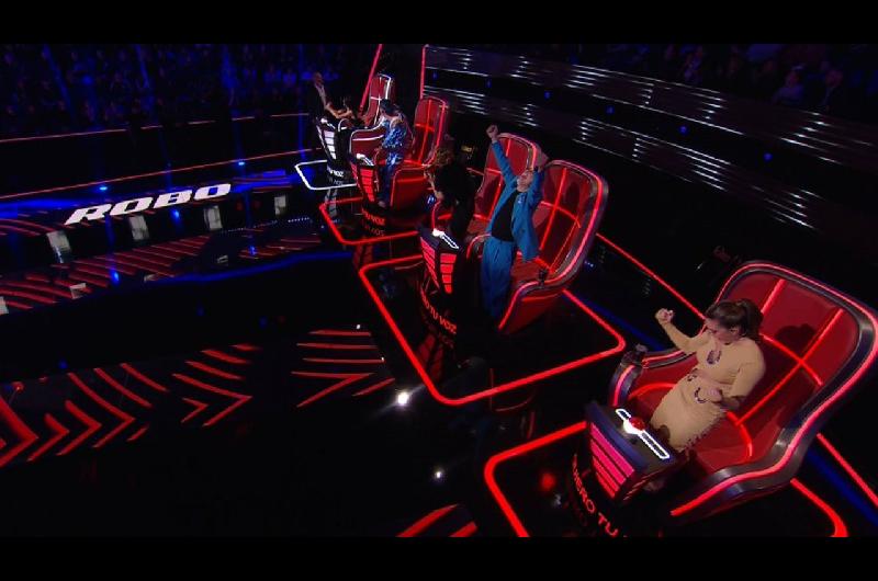 Lali Espoacutesito hizo el primer robo en La Voz Argentina- en queacute consiste