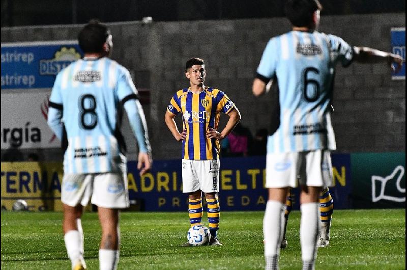 Atlanta le ganoacute a Racing de Coacuterdoba por 2-0 y volvioacute a ser el uacutenico puntero de la zona A