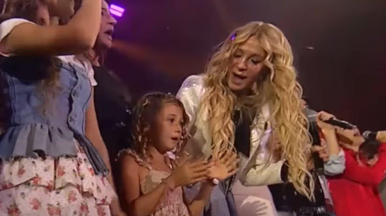 El diacutea que Mila Yankelevich se subioacute a un escenario con Cris Morena