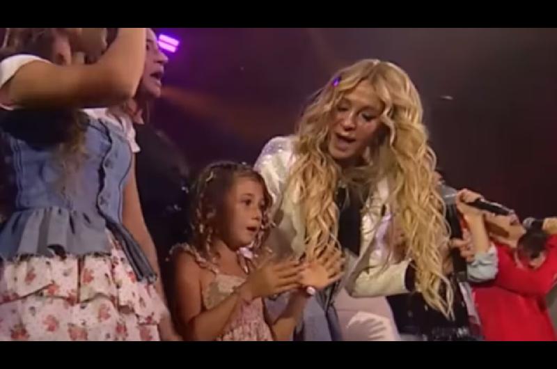 El diacutea que Mila Yankelevich se subioacute a un escenario con Cris Morena