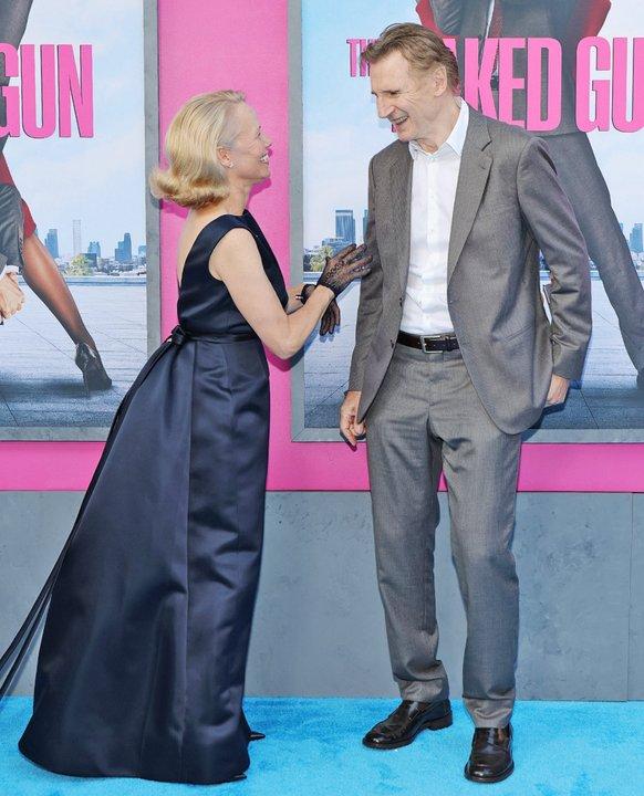 Nuevo romance- Liam Neeson y Pamela Anderson estariacutean saliendo