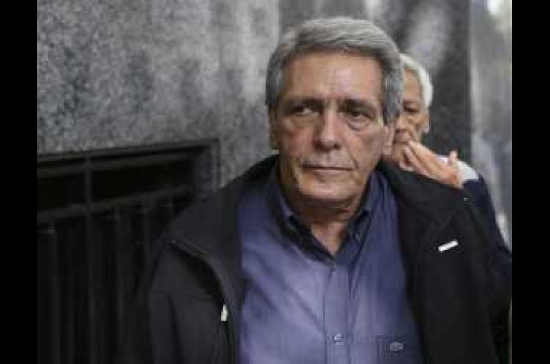 Un jefe de la CGT deberaacute pagar 8 millones tras un bloqueo pero evitaraacute un juicio