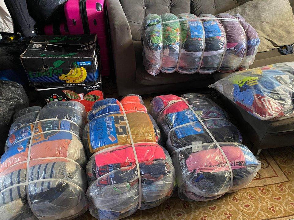 Fardos de 20 kilos de ropa que traen entre 80 y 100 prendas se pueden comprar por  800 mil