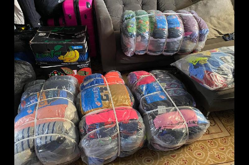 Fardos de 20 kilos de ropa que traen entre 80 y 100 prendas se pueden comprar por  800 mil