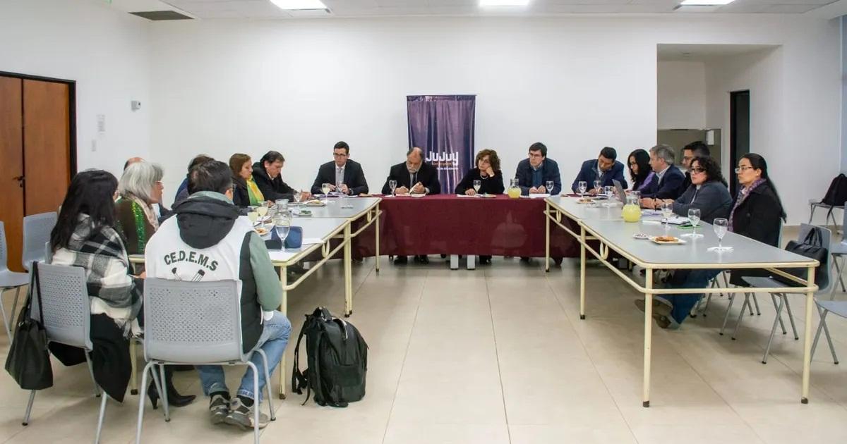 Ofrecieron a los docentes aumento del 3-en-porciento- maacutes subas de asignaciones y FONID
