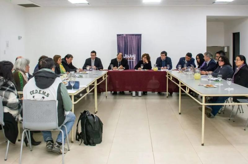 Ofrecieron a los docentes aumento del 3-en-porciento- maacutes subas de asignaciones y FONID