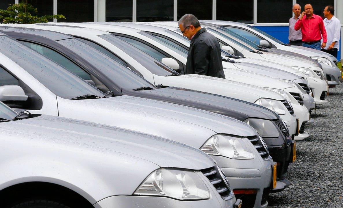 Autos usados- coacutemo hacer la transferencia y cuaacutento cuesta el traacutemite en Argentina