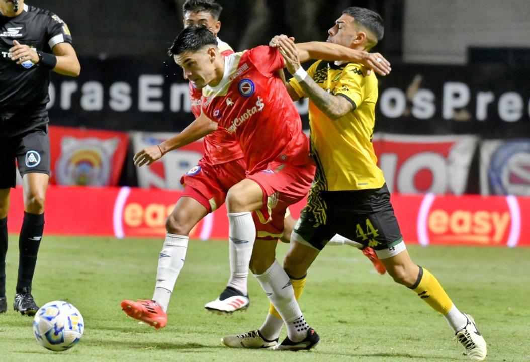 Aldosivi y Argentinos Juniors se enfrentan por un lugar en los cuartos de final de la Copa Argentina