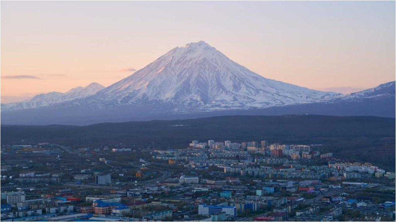 Rusia desactiva la alerta de tsunami tras el brutal terremoto de 88 el maacutes fuerte desde 1952