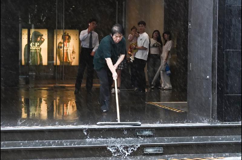 El tifoacuten Co-May tocoacute tierra por segunda vez en Shanghaacutei al este de China