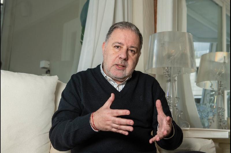 Fabiaacuten Doman- No me meto en poliacutetica porque perderiacutea plata