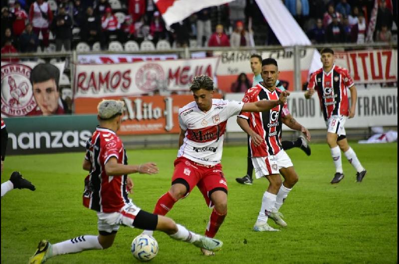 Fuerte sancioacuten a Deportivo Moroacuten- jugaraacute sin populares y solo con socios por tres partidos