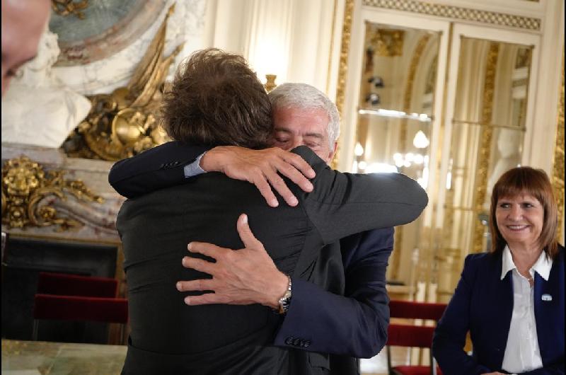 Pese a la poleacutemica el Gobierno por ahora descarta la salida de Cuacuteneo Libarona del Gabinete