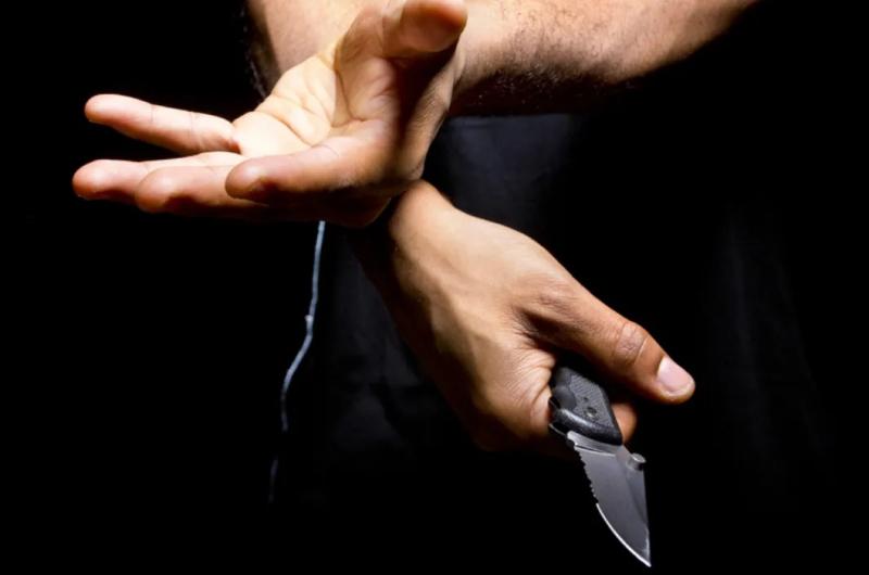 Le pidioacute dinero se negoacute y recibioacute un puntazo en la cabeza