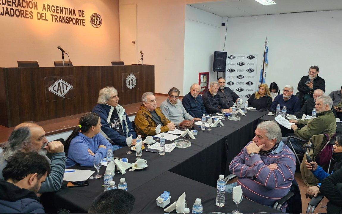 Centrales sindicales y movimientos sociales se reunieron para confirmar la movilizacioacuten del 7 de agosto 