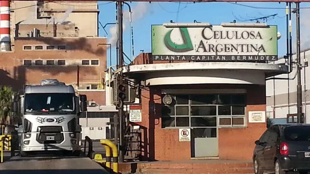 La principal fabricante de papel de la Argentina debioacute paralizar dos plantas y adeuda USD 130 millones