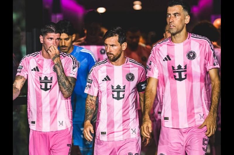 Messi podriacutea jugar hasta los 41 antildeos gracias a Tini y De Paul
