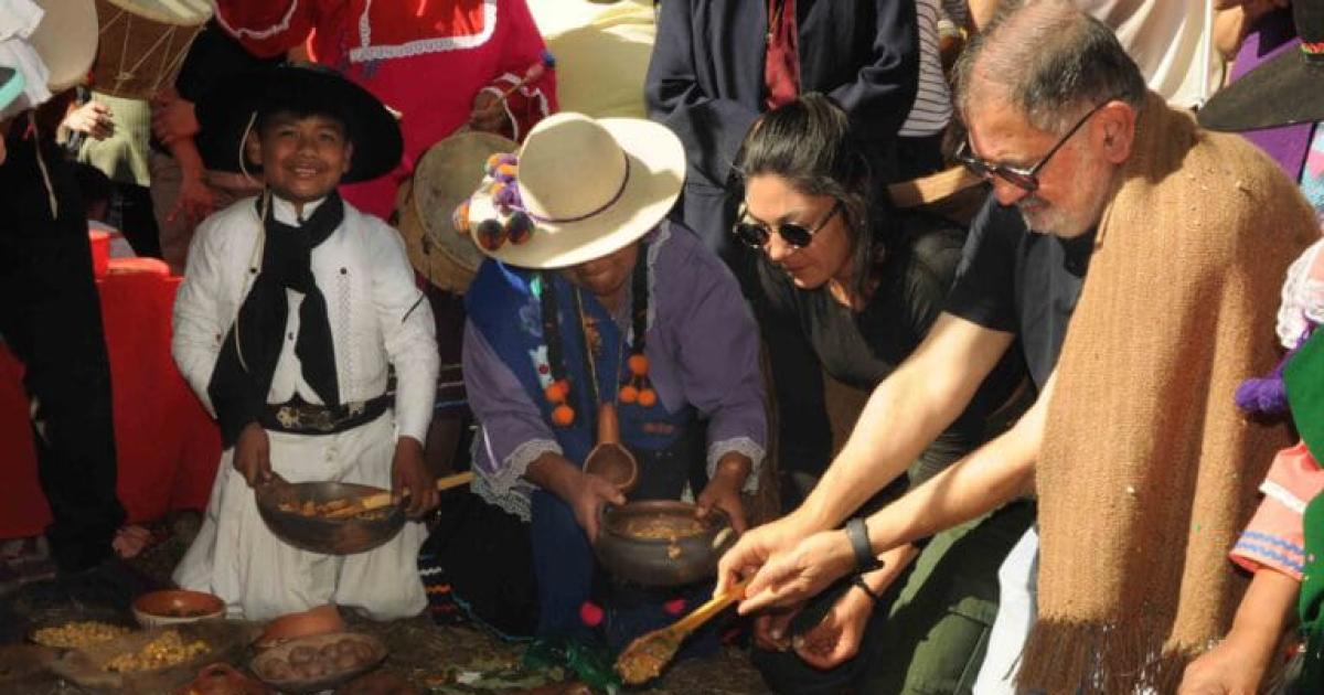 Pese al clima el intendente Rauacutel Jorge participoacute del homenaje a la Pachamama 