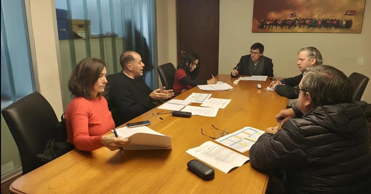 Continuacutean negociaciones por paritarias y fue el turno del gremio de Apuap 