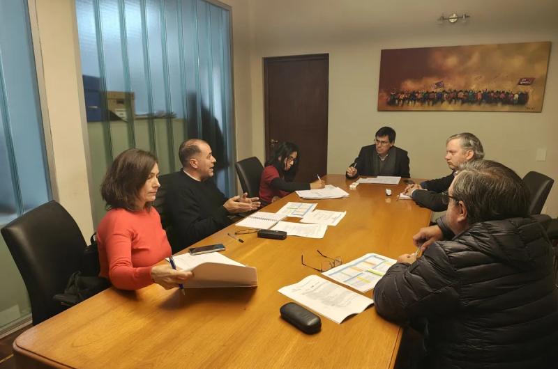 Continuacutean negociaciones por paritarias y fue el turno del gremio de Apuap 