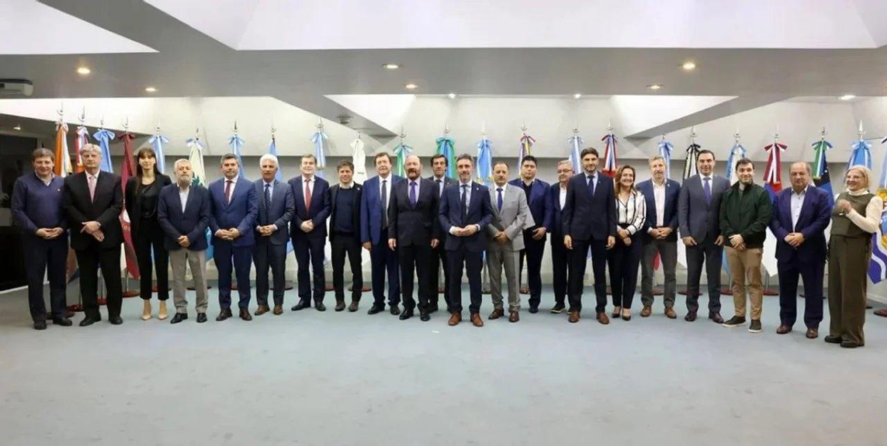 Los gobernadores se quejan pero recibieron maacutes plata