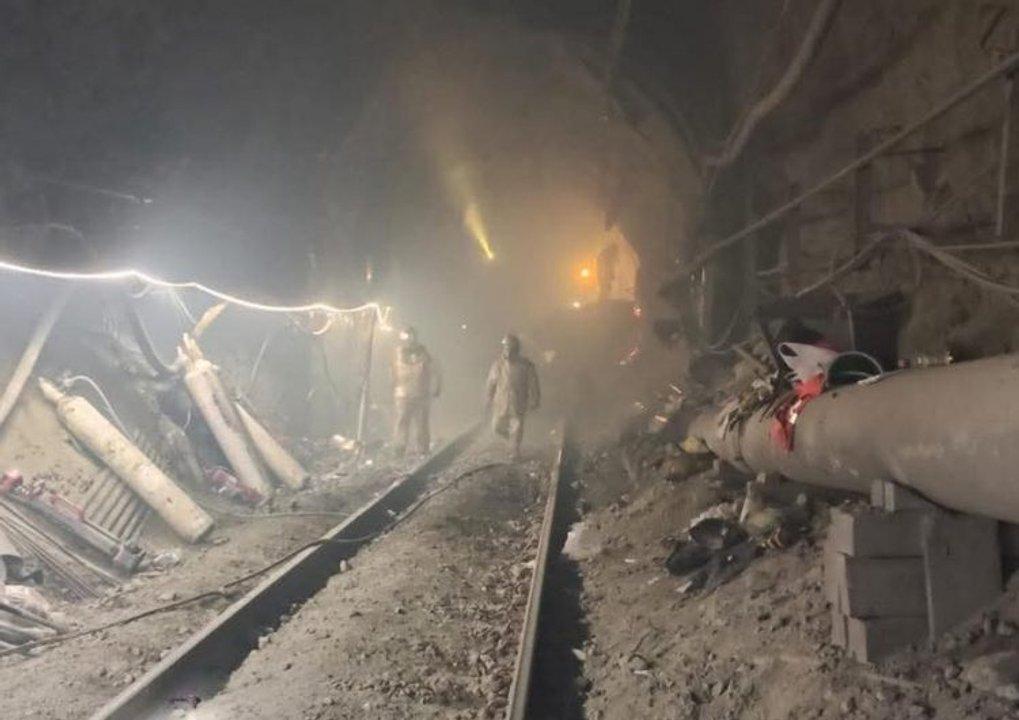 Derrumbe en una mina de Chile- hay al menos un trabajador muerto y buscan intensamente a otros cinco