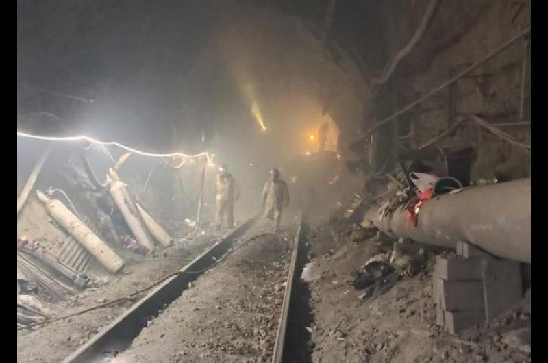 Derrumbe en una mina de Chile- hay al menos un trabajador muerto y buscan intensamente a otros cinco