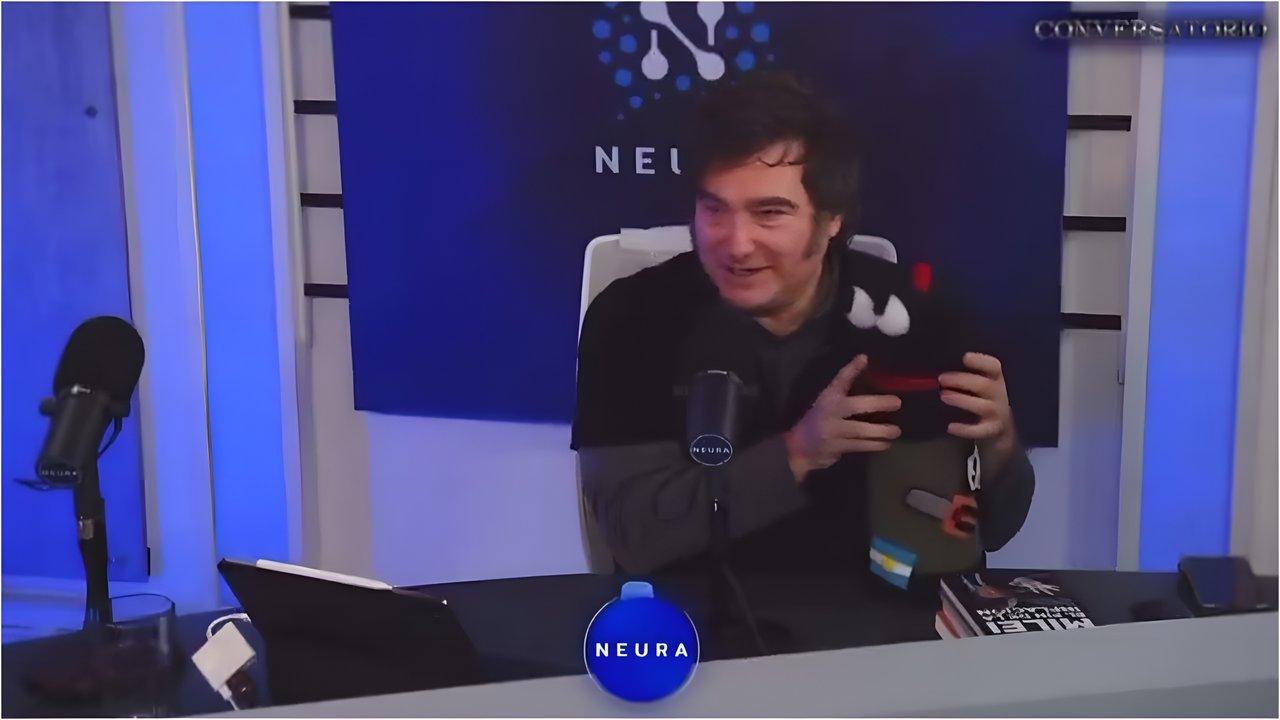 Video viral- Javier Milei hizo de titiritero ventriacutelocuo en la entrevista con Alejandro Fantino