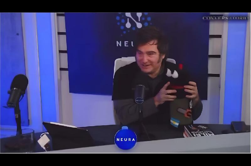 Video viral- Javier Milei hizo de titiritero ventriacutelocuo en la entrevista con Alejandro Fantino