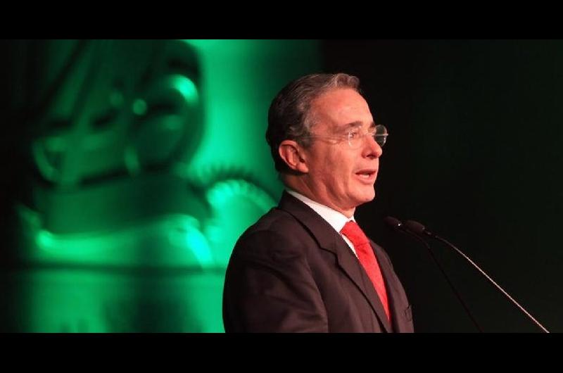 Colombia- expresidente Uribe fue condenado a doce antildeos de prisioacuten domiciliaria por fraude y soborno