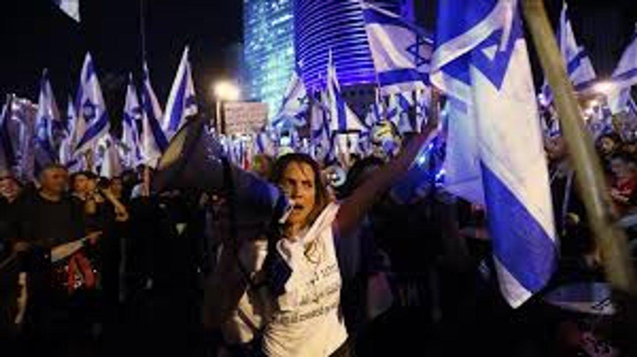 Familias de rehenes protestaron en Tel Aviv durante la visita del enviado estadounidense
