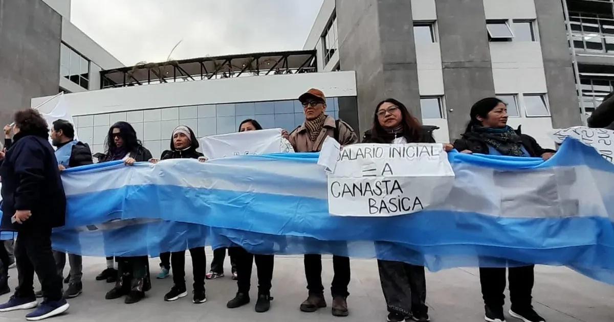 Docentes endurecen su reclamo en busca de repuestas