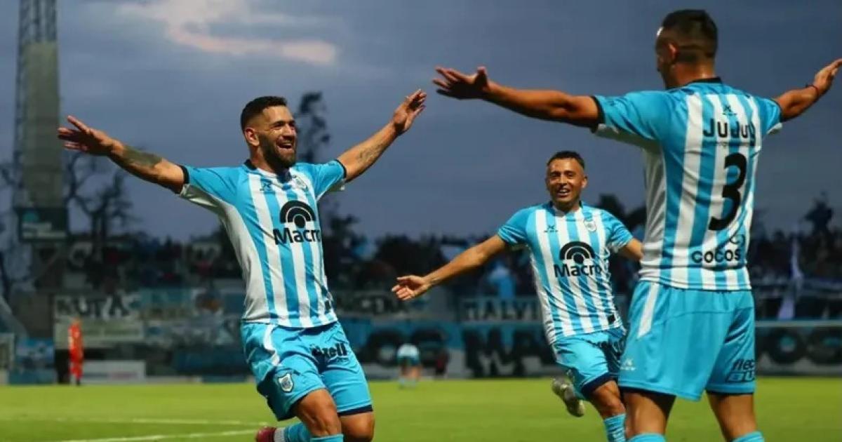 Gimnasia goleoacute a Coloacuten y sigue firme en la punta