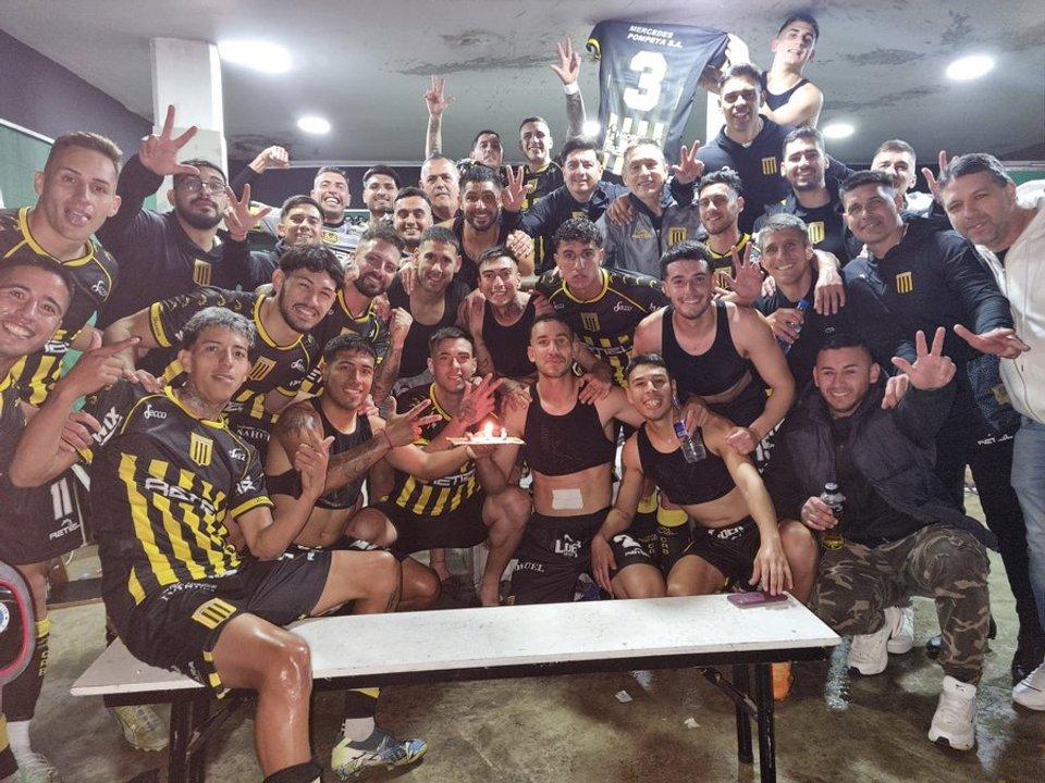 Video- incidentes en el claacutesico entre Nueva Chicago y Almirante Brown por la Primera Nacional