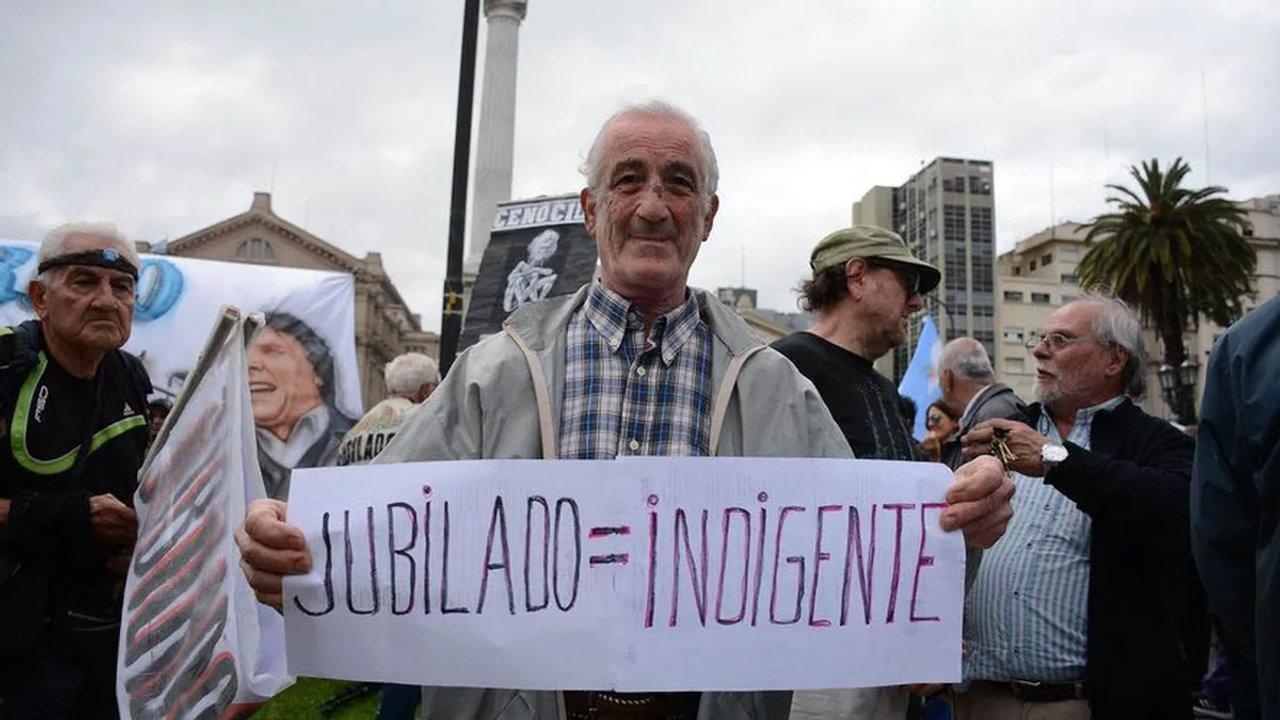 Marcha atraacutes de la oposicioacuten- Milei vetoacute la ley de jubilados y ahora no tienen los votos para insistir