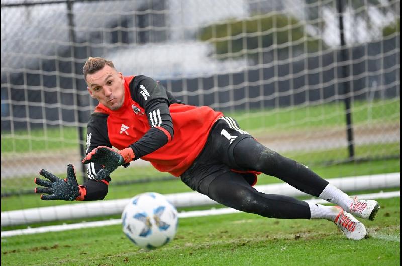 Franco Armani ante una marca histoacuterica en los claacutesicos