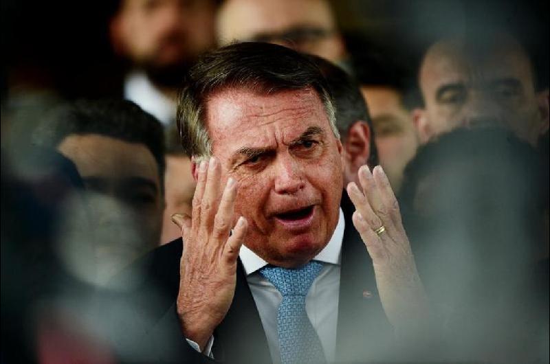 La Corte Suprema de Brasil ordenoacute la prisioacuten domiciliaria para Bolsonaro por violar restricciones judiciales