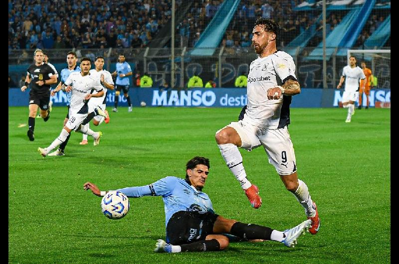 Independiente cerroacute como refuerzo a un jugador que se fue con poleacutemica de Gimnasia La Plata