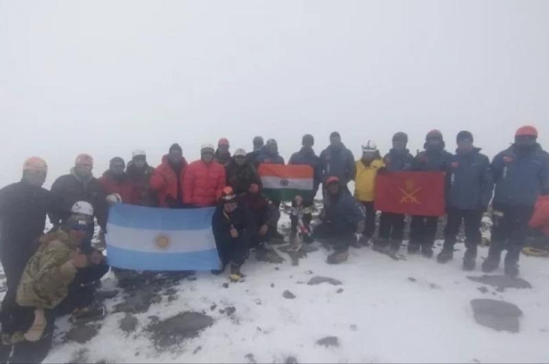 Un jujentildeo hizo historia con el Ejeacutercito al conquistar una cumbre del Himalaya