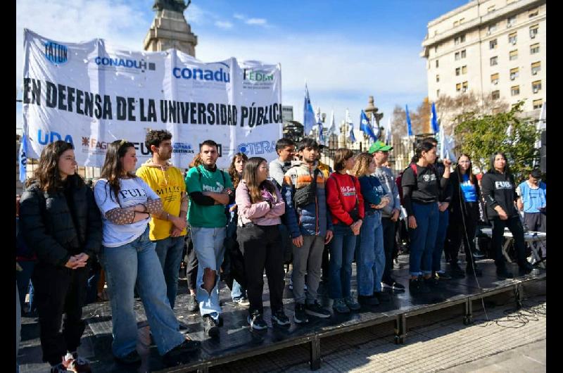 ldquoProyecto tirado de los pelosrdquo- la defensa libertaria del proyecto de financiamiento universitario 