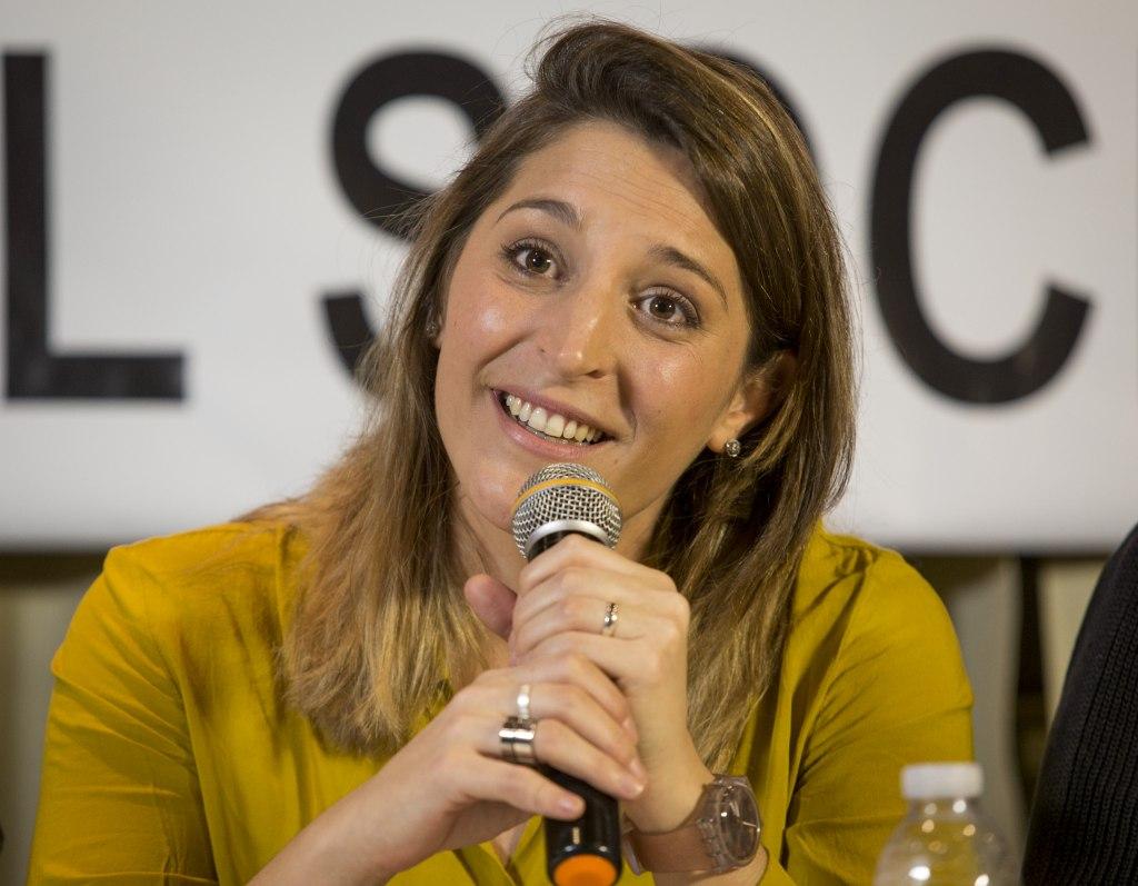 Manuela Castantildeeira anuncioacute en un encuentro de candidates anticapitalistas que bucaraacute ser diputada nacional