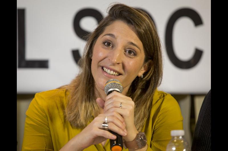 Manuela Castantildeeira anuncioacute en un encuentro de candidates anticapitalistas que bucaraacute ser diputada nacional