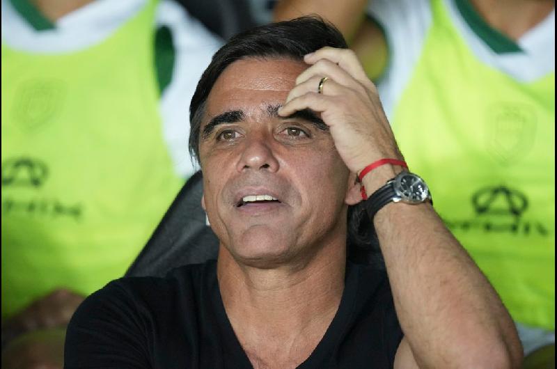 La historia del DT que salvoacute a un club del descenso renuncioacute y ahora vuelve para reemplazar al que echaron