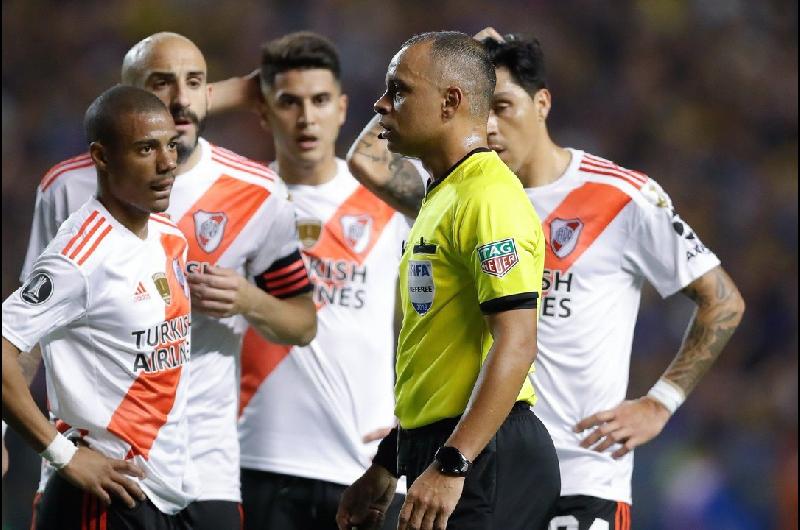 Aacuterbitros designados para los octavos de la Libertadores- viejos conocidos para los equipos argentinos